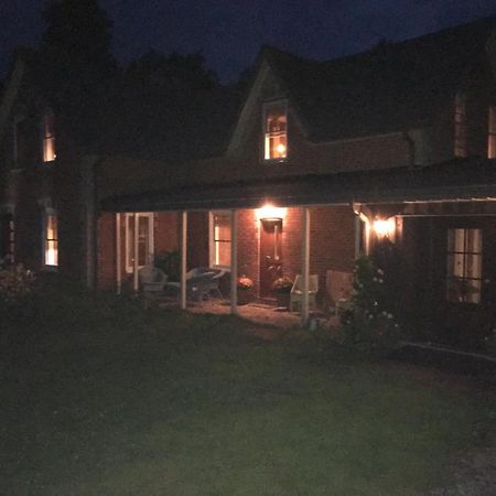 Sawyer'S Creek Bed And Breakfast Algonquin Highlands Экстерьер фото