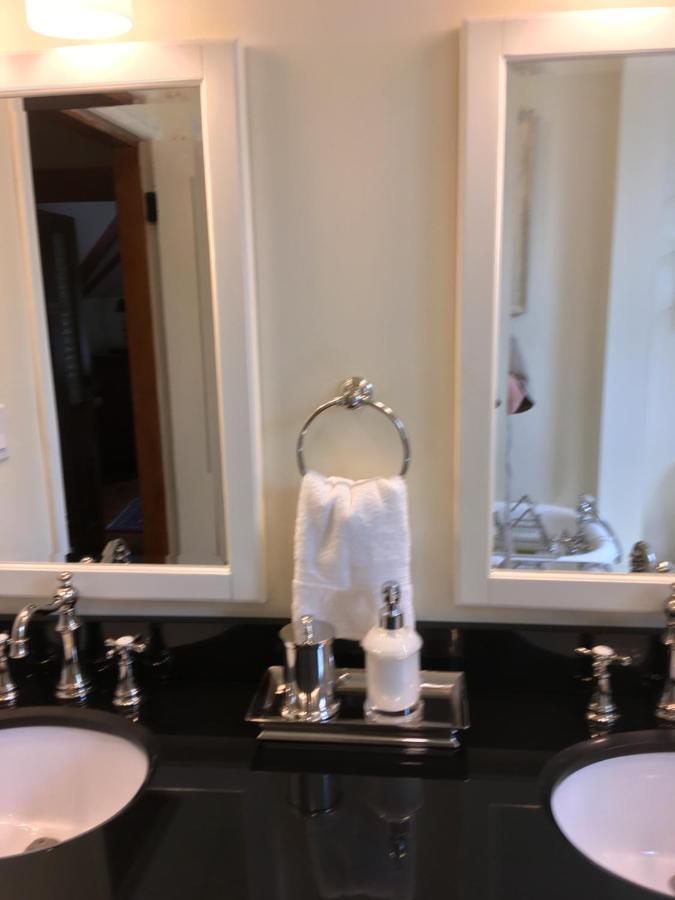 Sawyer'S Creek Bed And Breakfast Algonquin Highlands Экстерьер фото