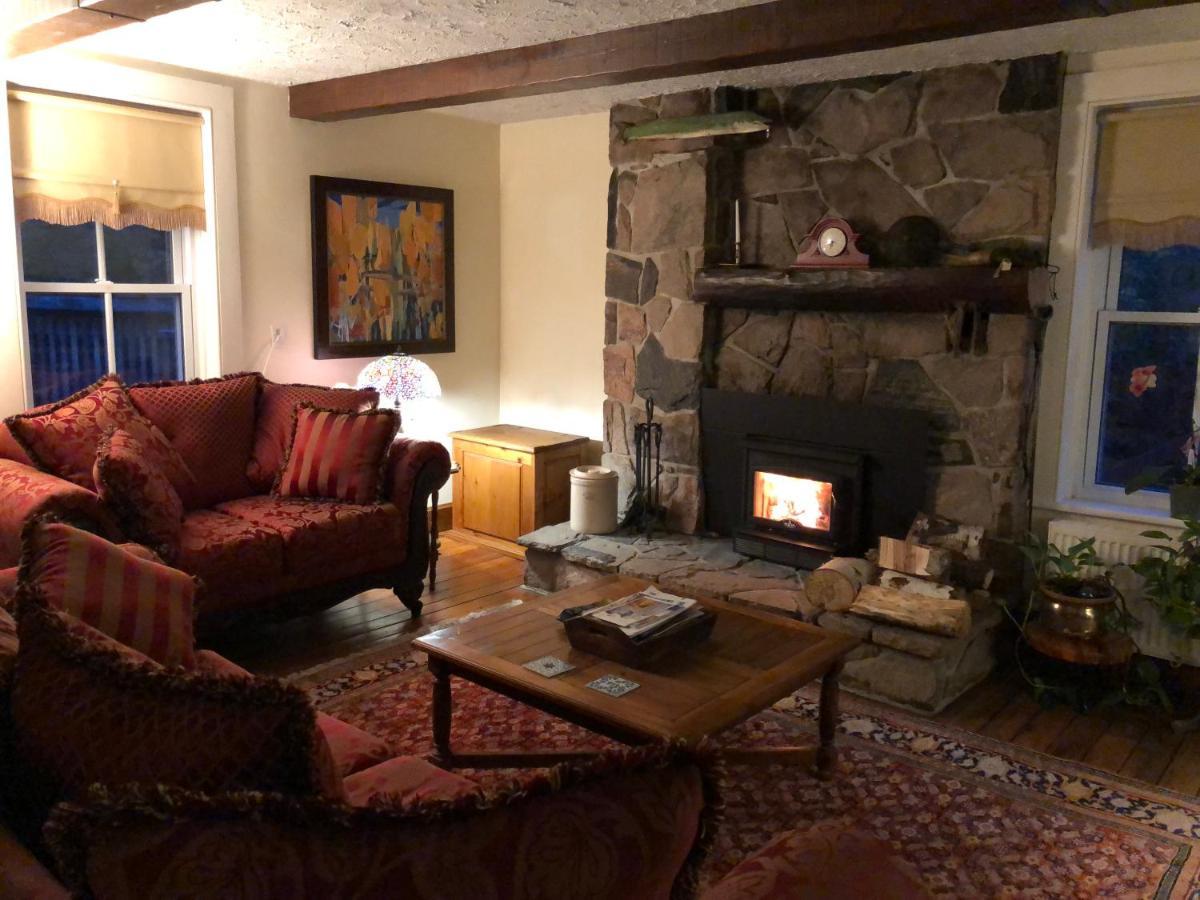Sawyer'S Creek Bed And Breakfast Algonquin Highlands Экстерьер фото
